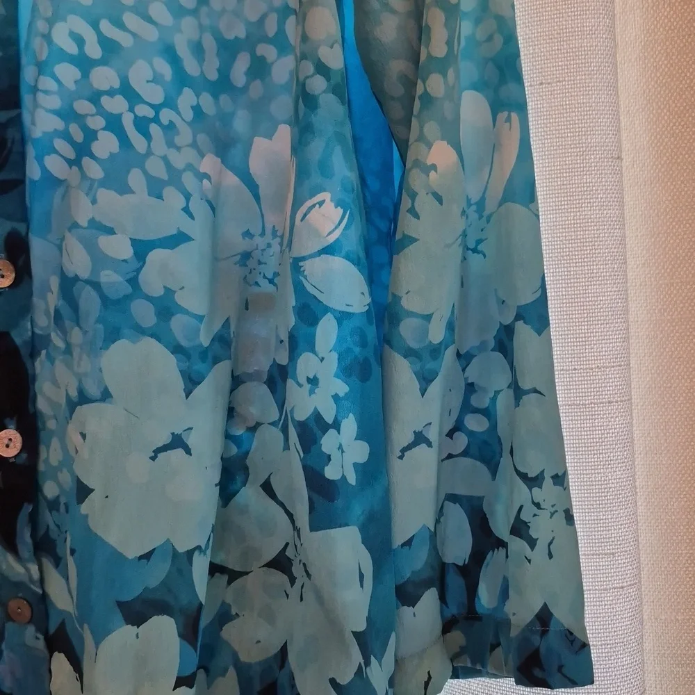 Soft Surroundings Jolene Watercolor Floral Silk Buttons Blouse Sz Medium - Picture 4 of 9